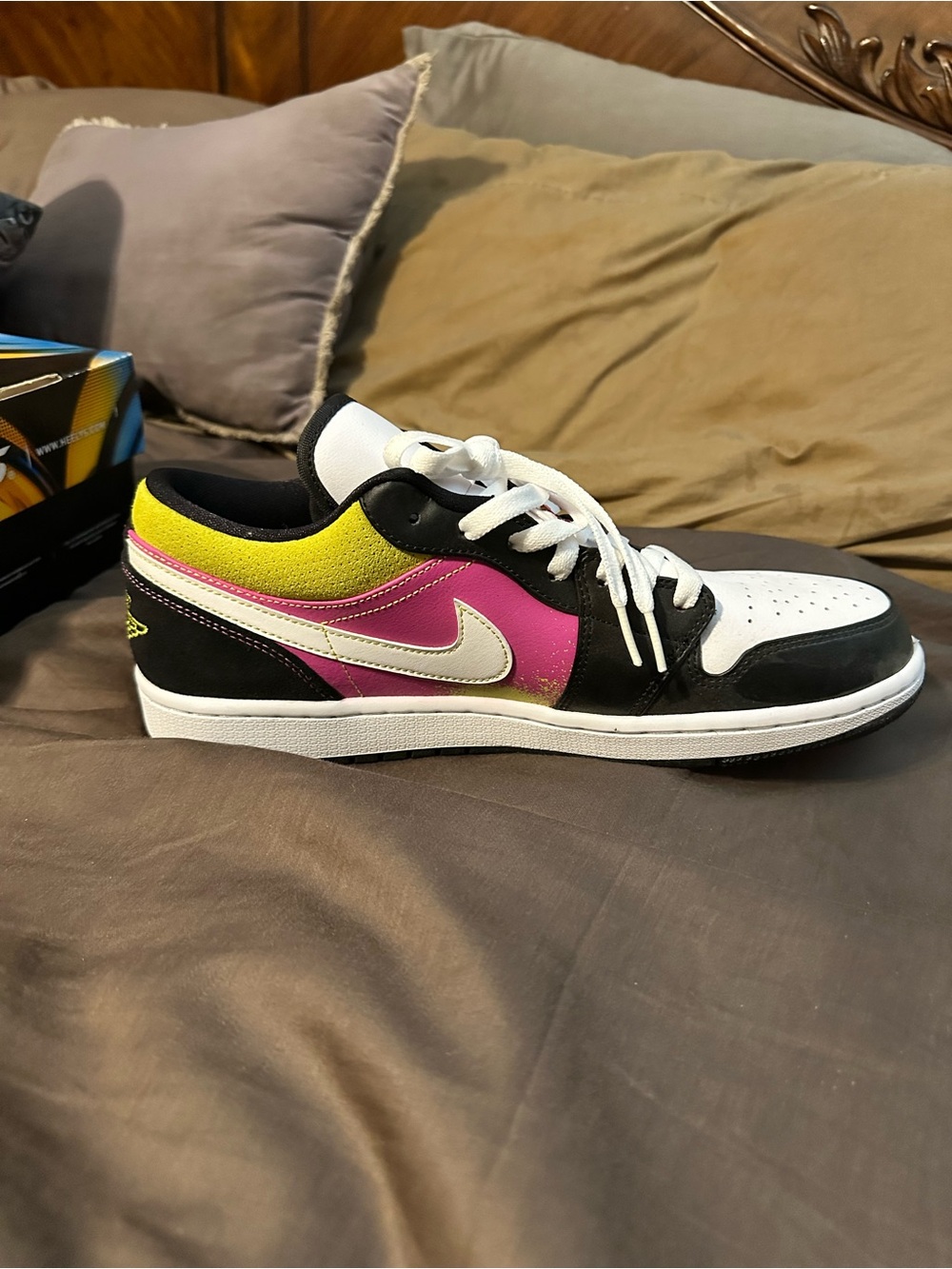 Nike Low-Top Sneaker in White, Pink, Yellow, and Black